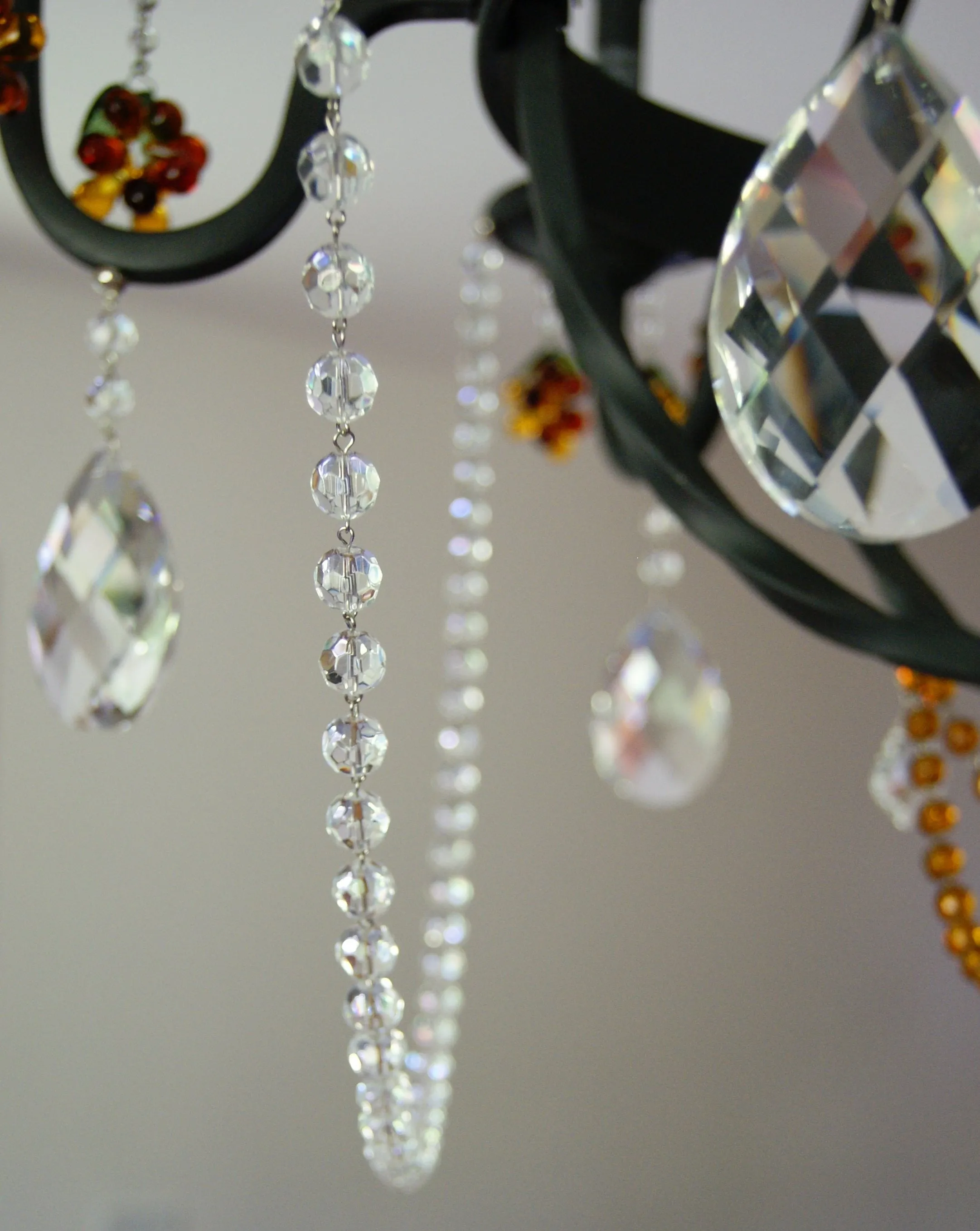 COMPLETE CHANDELIER MAKEOVER KIT - 4" Round Bottom Pendalogue - Magnetic Chandelier Crystals ( 6 Piece Kit)