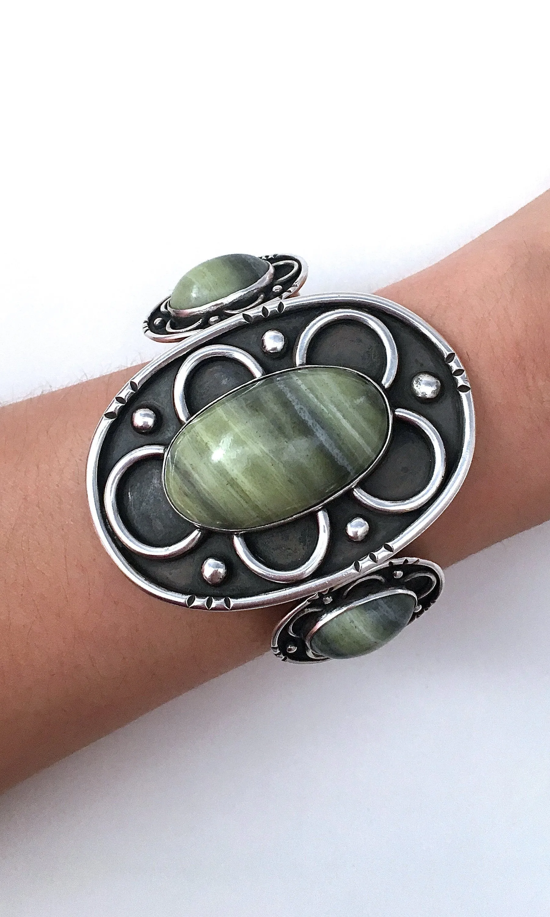 LIZARD JASPER 1970s Large Statement Silver and Green Cuff