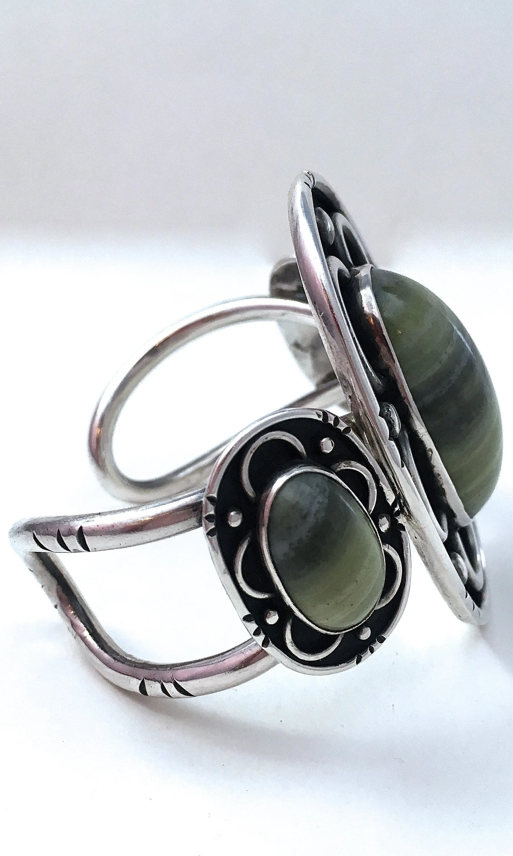 LIZARD JASPER 1970s Large Statement Silver and Green Cuff